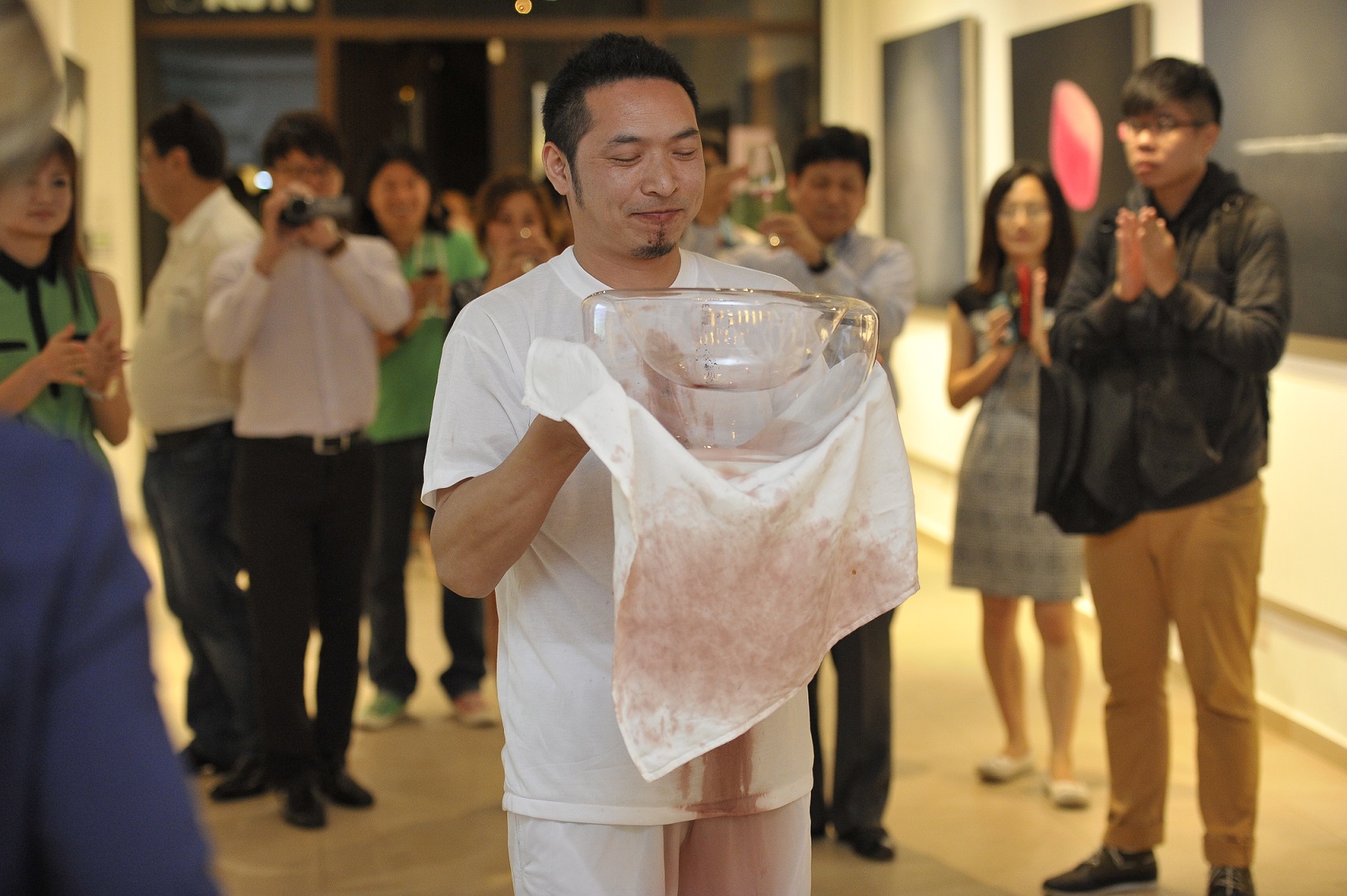 #FloatingCloudsPlan# @Liu Qiming’s performance piece “Washing Hands”